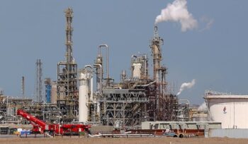 Cost of construction for oil refineries