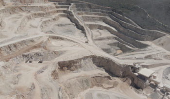 Financing and investment of mines in America