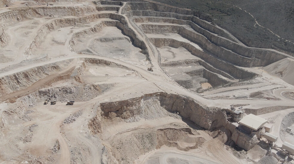 Financing and investment of mines in America