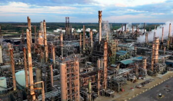 Liquefied natural gas plant